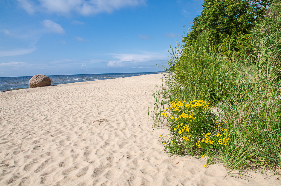 latvialaucuakmensbeach.jpg