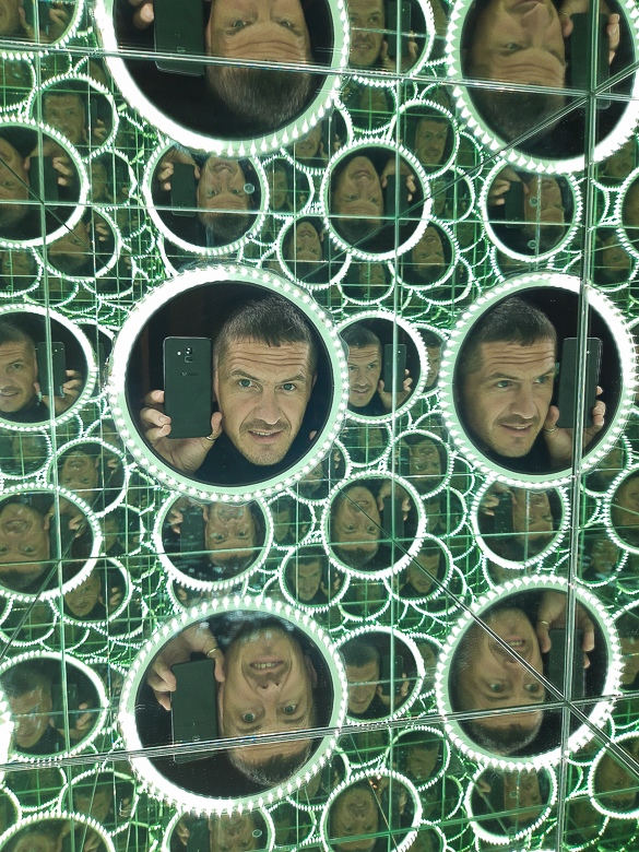 lithuaniavilniusmuseumofillusionsmirroring.jpg