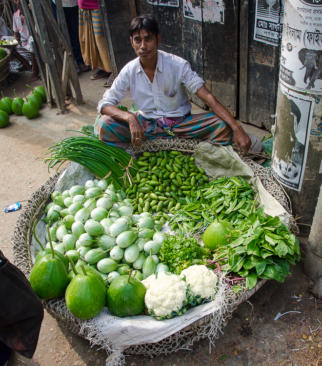 rajshahivegetablemarket.jpg