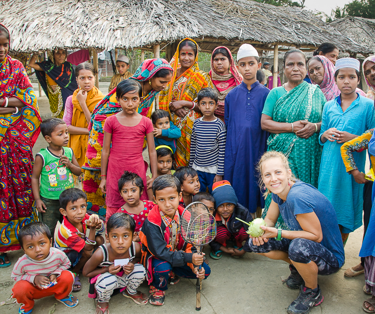 sundarbanfishermanvillagecolorfulpeople.jpg