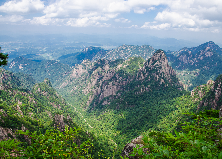 huangshanyellowmountaincanyon.jpg