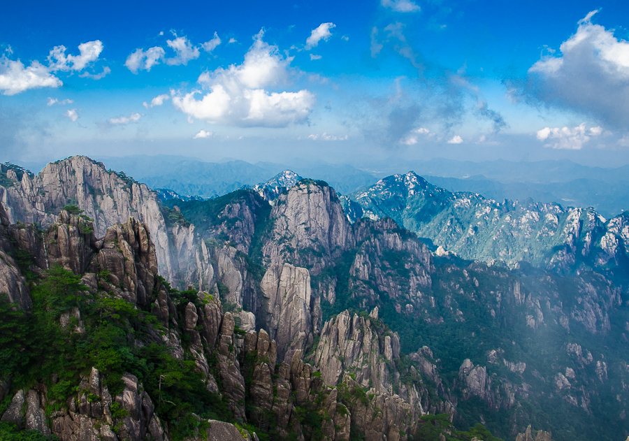 huangshanyellowmountainscenery.jpg