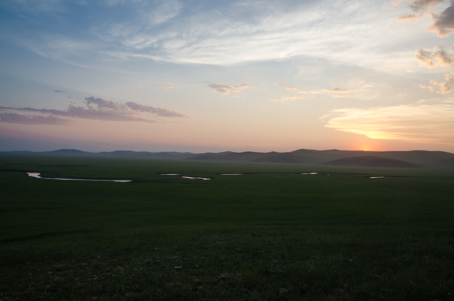 innermongoliahulunbuirgrasslandssunset.jpg