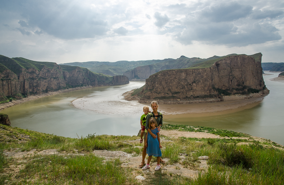 innermongolialaoniuwannationalgeoparktaijigulfgirls.jpg