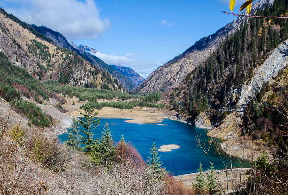 jiuzhaigounationalparkupperseasonallake.jpg