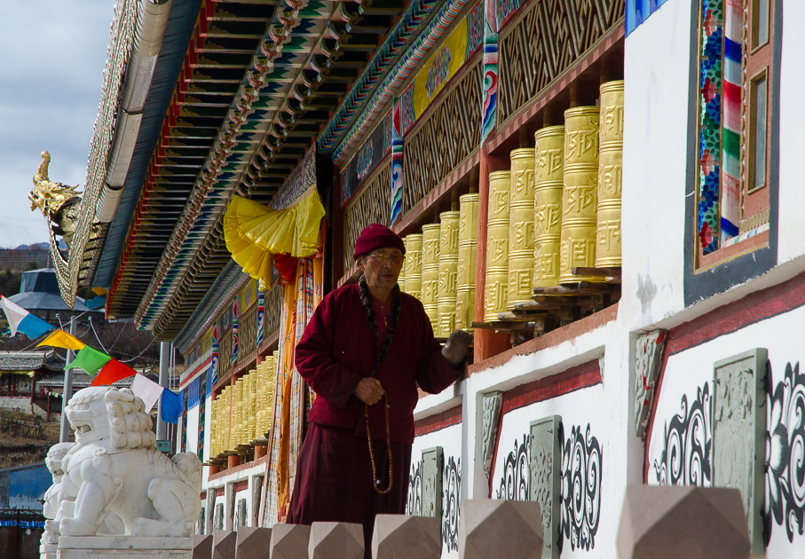 jiuzhaigouvalleybuddhistmonk.jpg