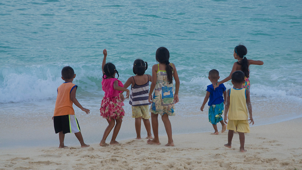 boracayislandpukashellbeachlocalkids.jpg