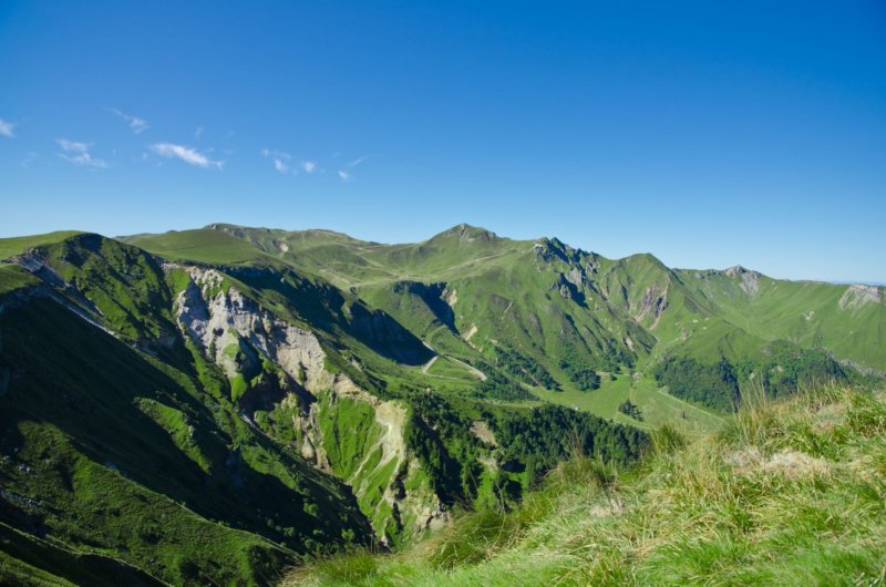 auvergnemassifdusancypanorma.jpg