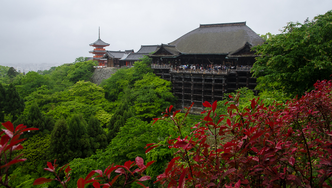 kyotokiyomizuderatempleotherview.jpg