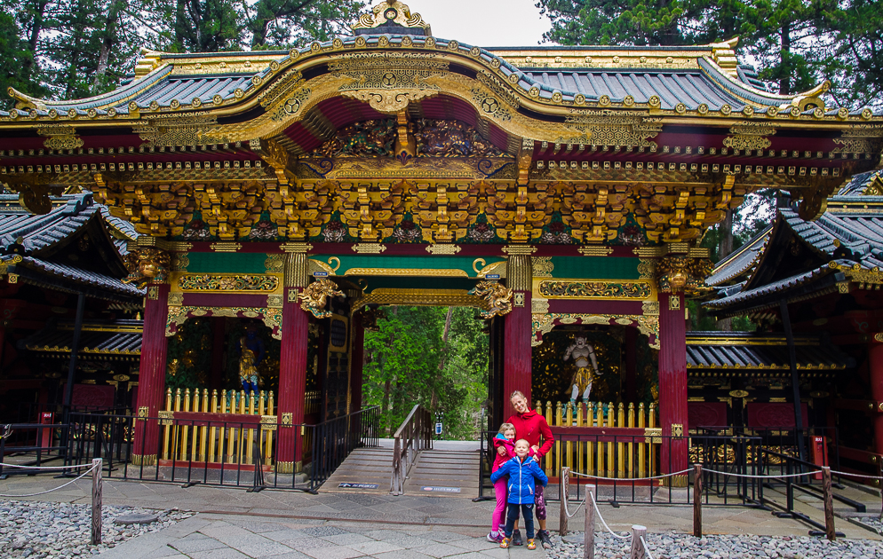 nikkonationalparkgatetotaiyuinshrine.jpg