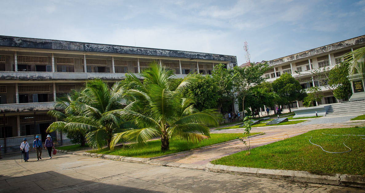 phnompenhtoulslenggenocidemuseum.jpg