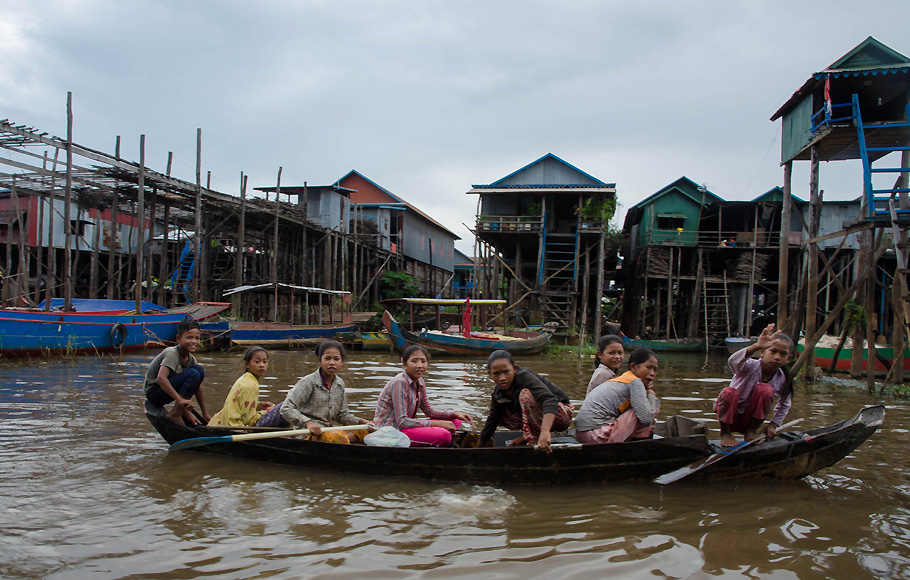 tonlesaplakechongkhneaslocals.jpg