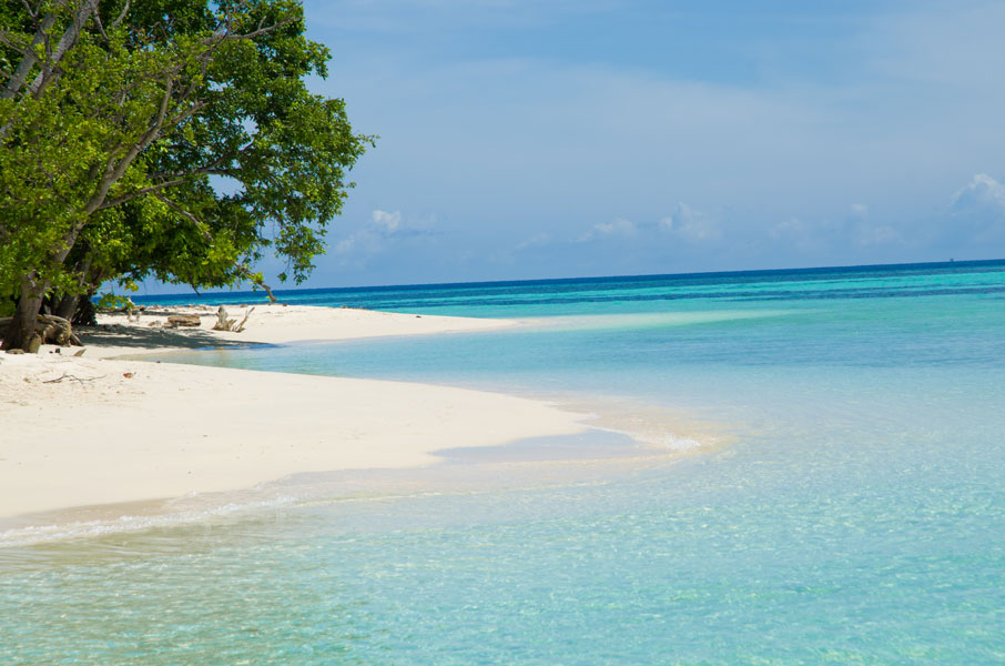 borneomantabuanislandbeaches.jpg