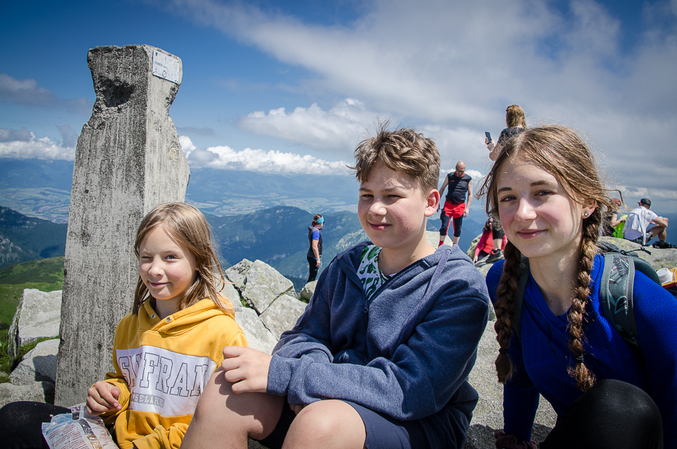 hikingchopokanddumbieronthetop.jpg