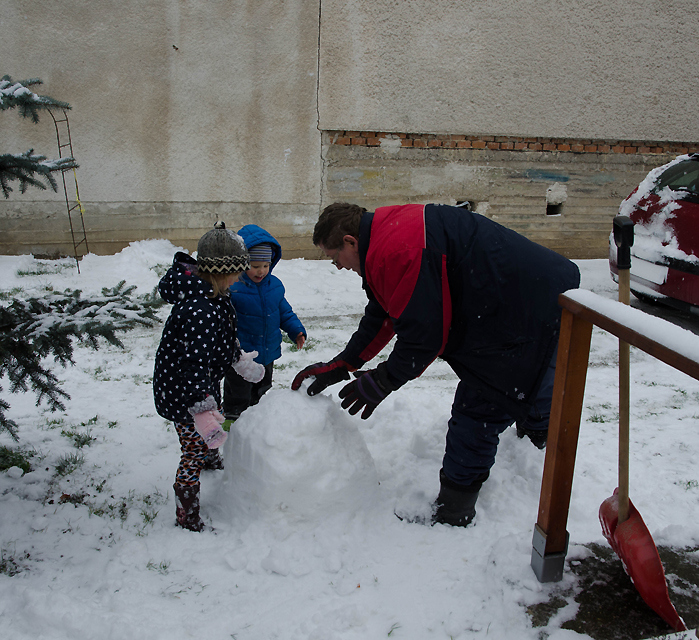 vianoce2014staviamesnehuliakasdedkom.jpg