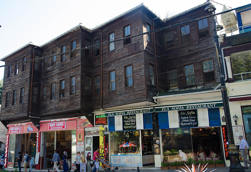 istanbulwoodenhouses.jpg