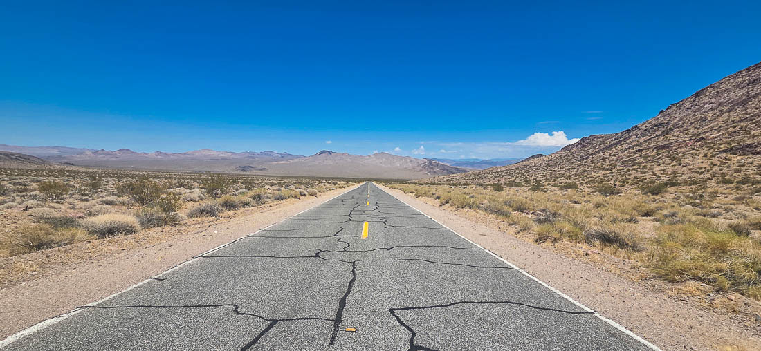 deathvalleynationalparknobodyhere.jpg