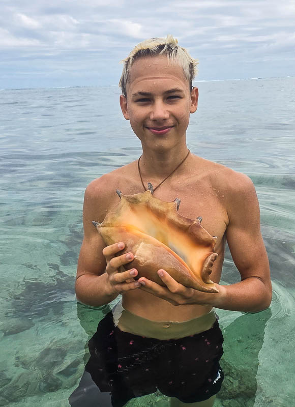 tahitiarliewithhiscatch.jpg